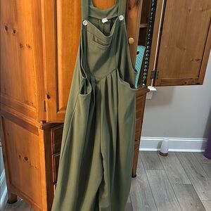 HALARA Green Jumpsuit Chic and Comfortable